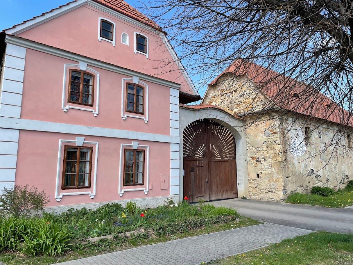 Fotografie farmy Sýrárna pod Hazmburkem
